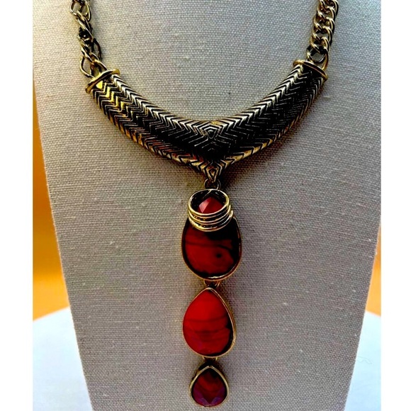 Vintage Gold Tone Necklace With Red Acrylic Drops & Chevron Pattern.  N19 - Picture 1 of 9